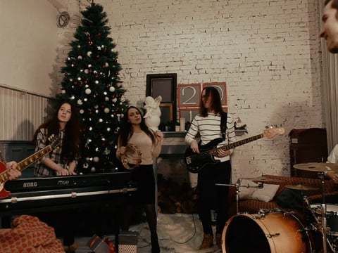 Музыкальный клип группы Изподнеба- Новый Год